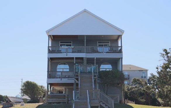 Soundfront pet-friendly Emerald Isle Vacation Rental: At Water's Edge | Sun-Surf Realty
