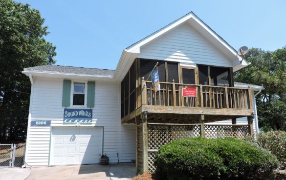 Soundfront pet-friendly Emerald Isle Vacation Rental: Sound Waves | Sun-Surf Realty